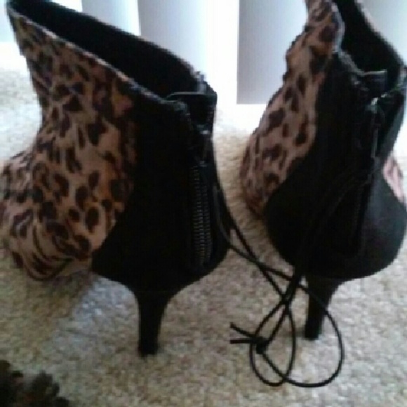Leopard Booties, Sz 8.5 - Picture 2 of 3
